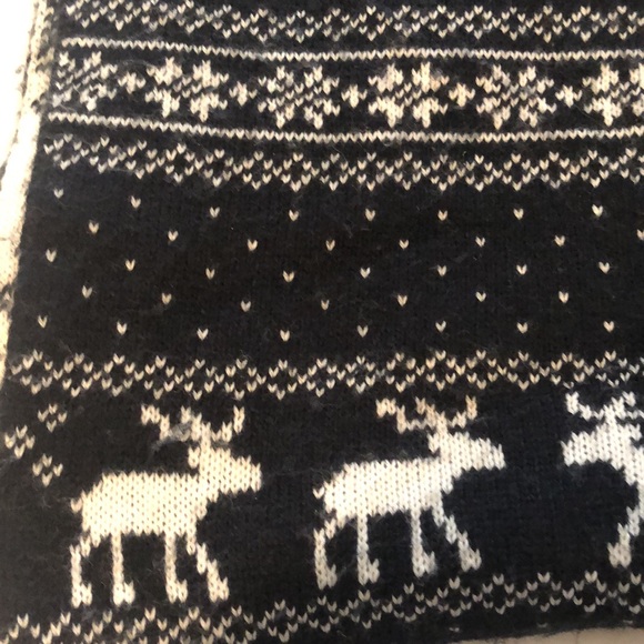 New Abercrombie & Fitch beanie & Scarf.  Reversible.  High quality made. - Picture 5 of 8